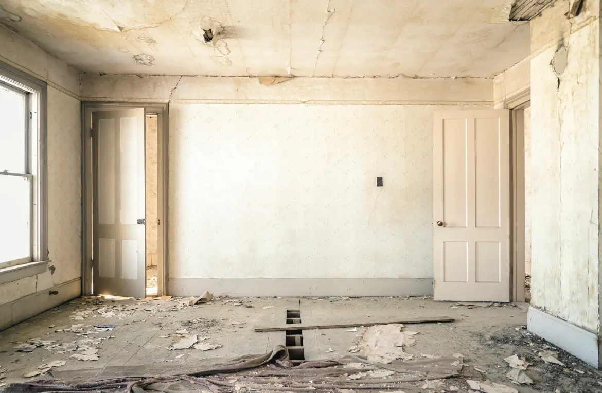 Waste disposal crew managing a cleanout project in Norfolk